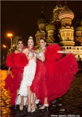   (Moulin Rouge)