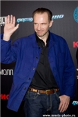   (Ralph Fiennes)