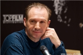   (Ralph Fiennes)