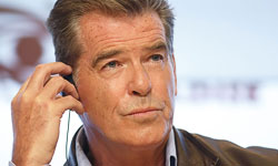   Pierce Brosnan ( )